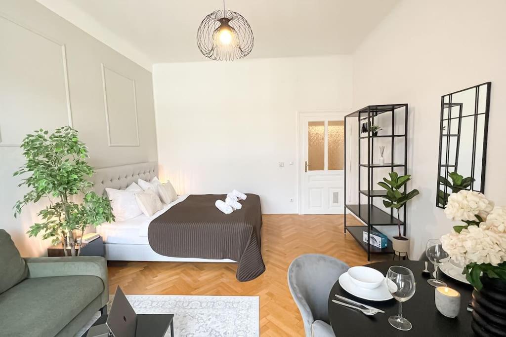 Cozy & Central 2 Bedroom Apartment Виена Екстериор снимка