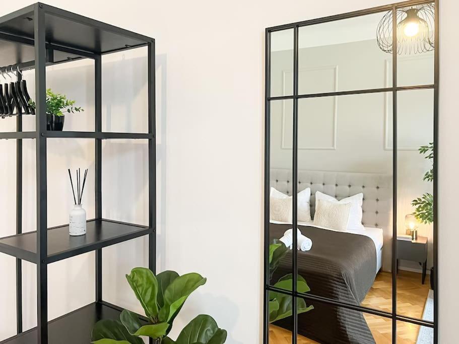 Cozy & Central 2 Bedroom Apartment Виена Екстериор снимка