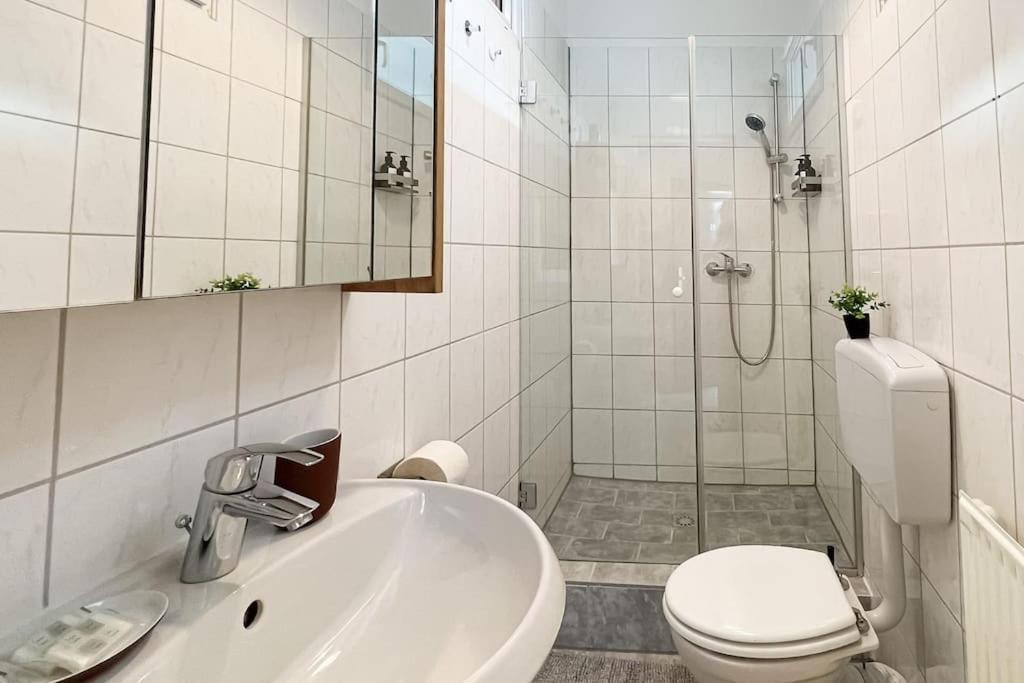 Cozy & Central 2 Bedroom Apartment Виена Екстериор снимка