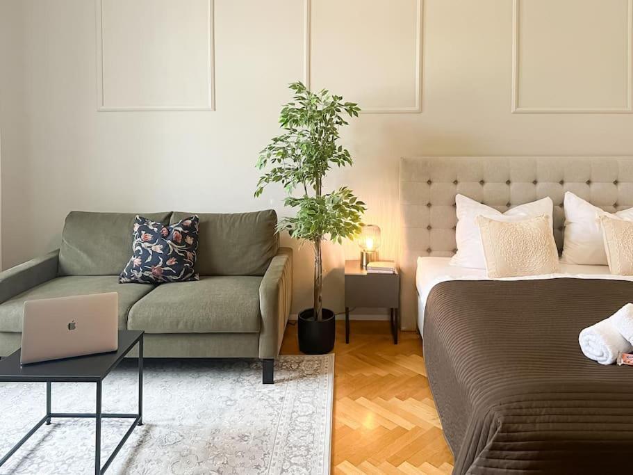 Cozy & Central 2 Bedroom Apartment Виена Екстериор снимка